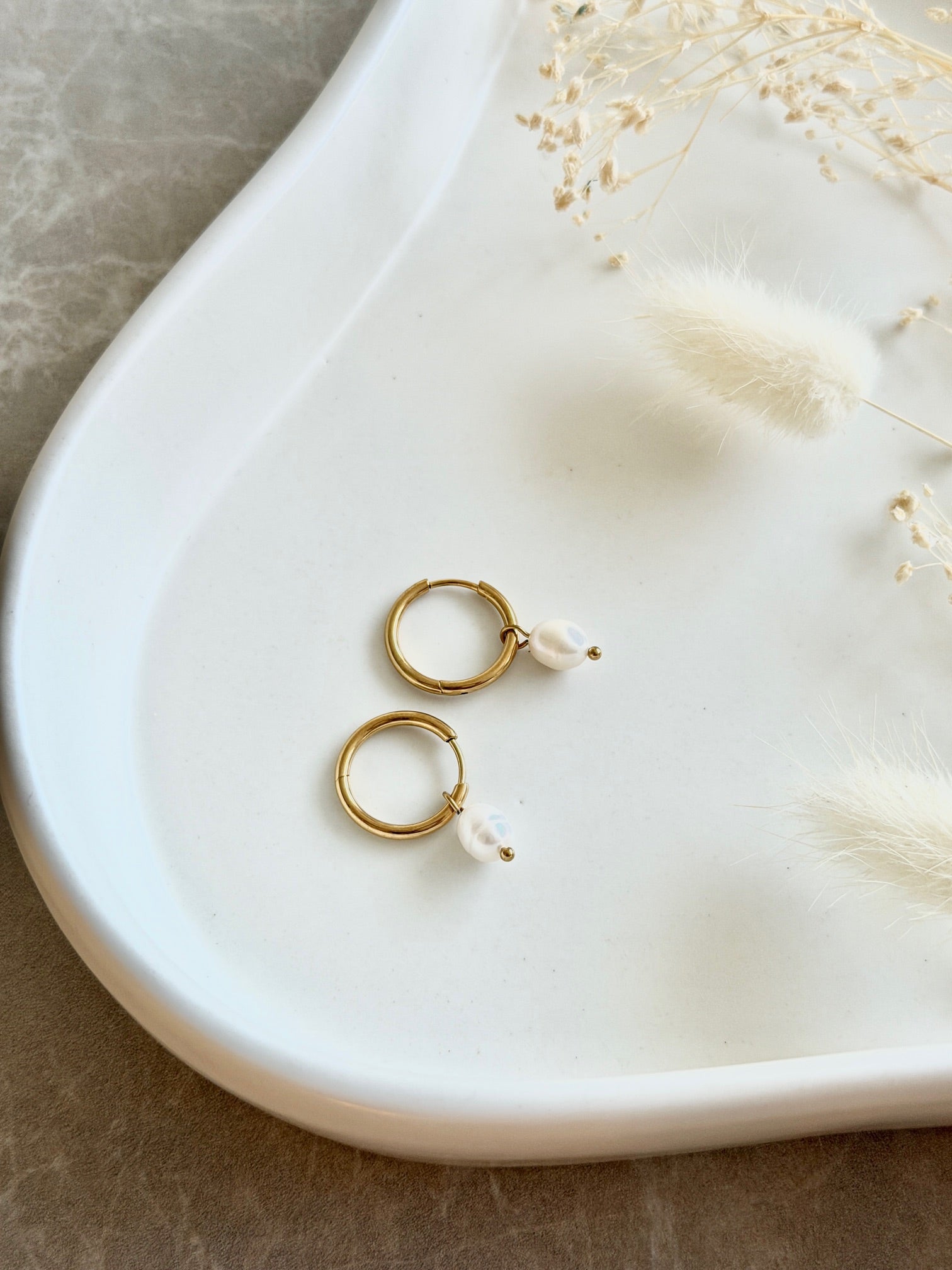 Ohrringe "Pearl Drop Hoops"