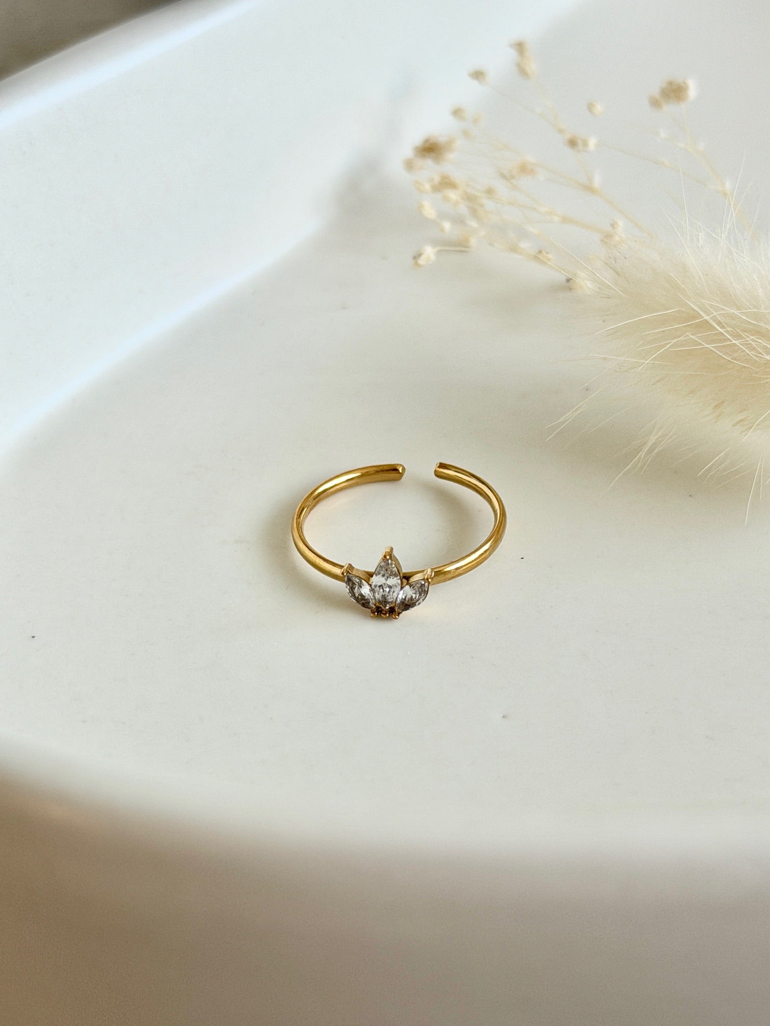 Ring "Crystal Petals"